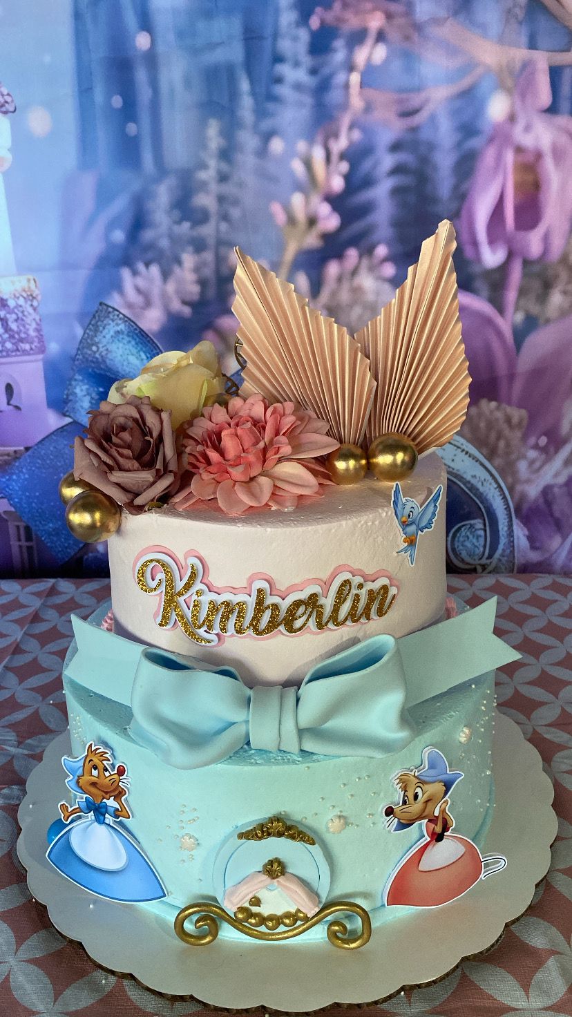 Pastel de XV años decorado