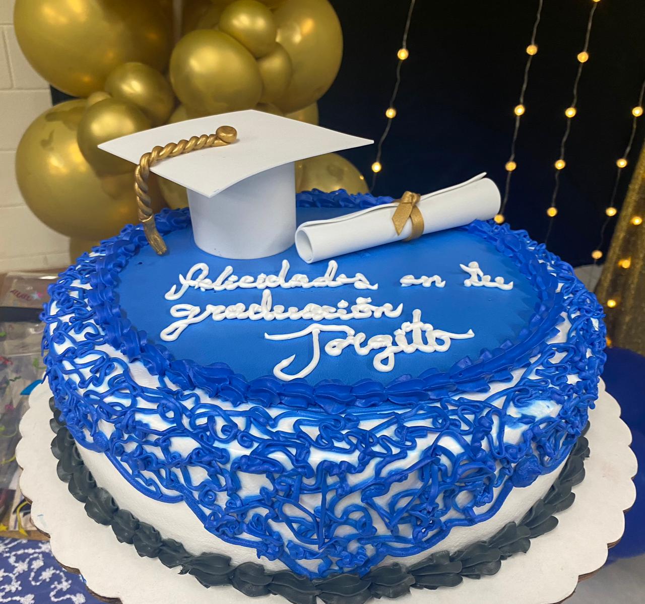Pastel de graduación temático